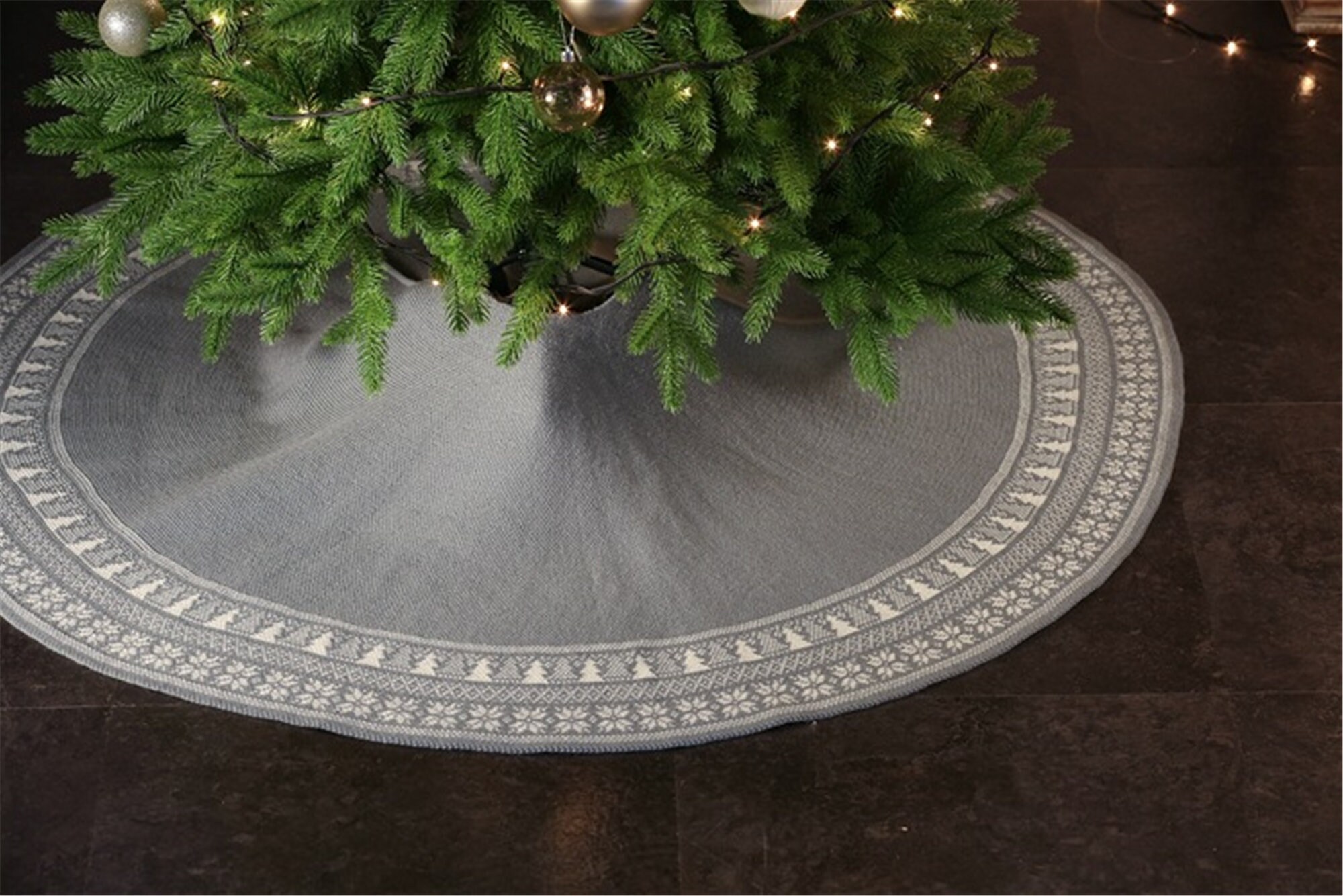 Red Knit Tree Skirt 