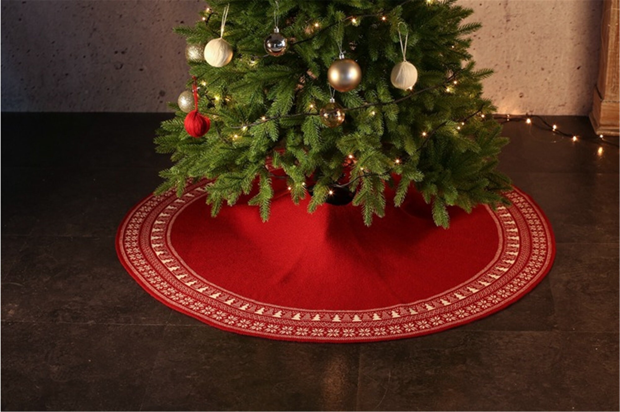 Red Knit Tree Skirt 