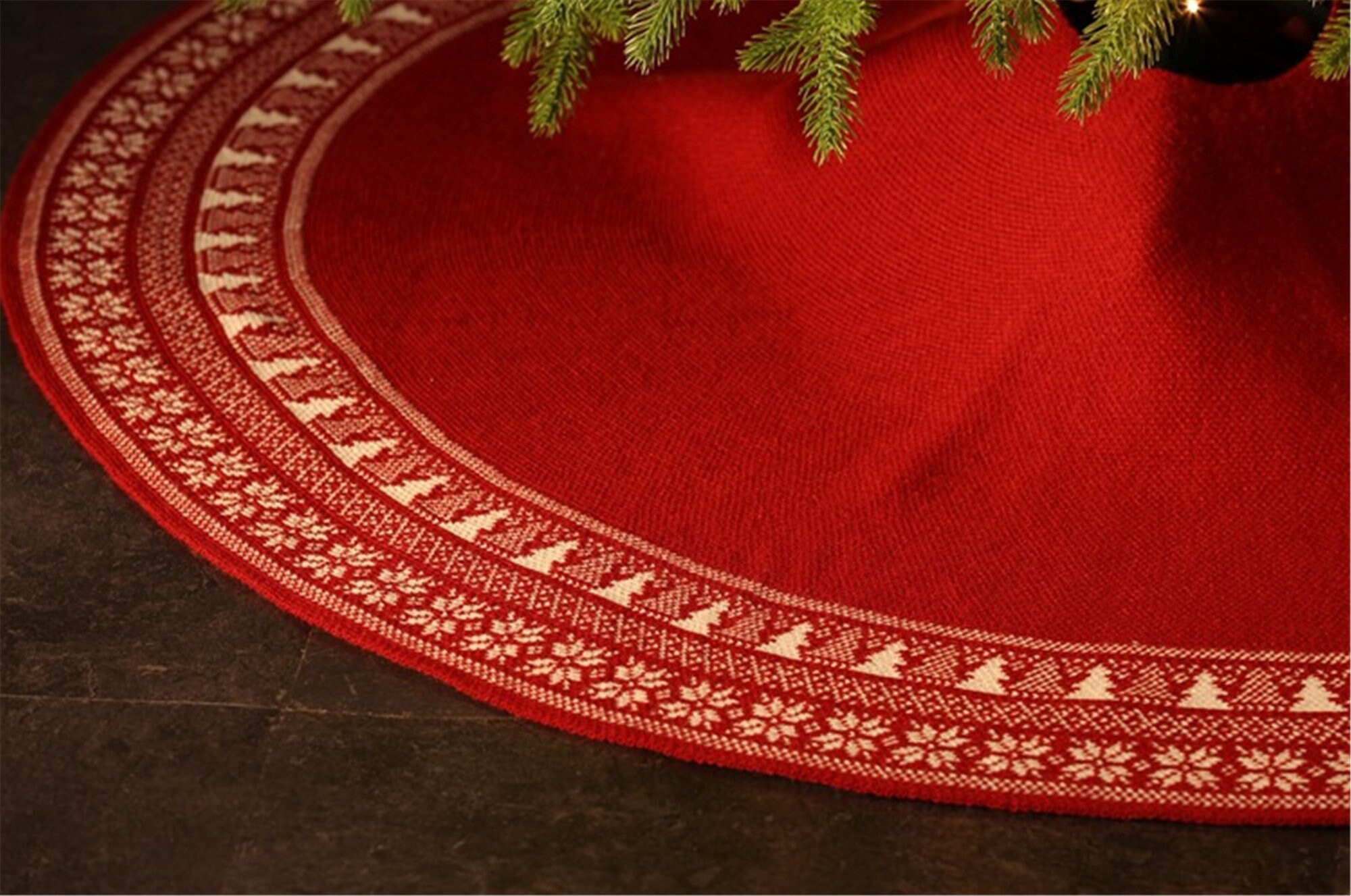 Red Knit Tree Skirt 