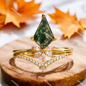Vintage Kite Cut Moss Agate Ring Set: Yellow Gold Bridal Wedding Rings
