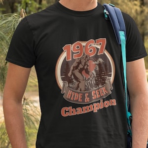 1967 Big Foot Versteck-Champion | Wandern Tshirt | Toll für den Wanderer/Backpacker | 2 Kaufleute