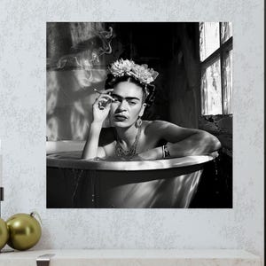 Frida Kahlo: Pósteres verticales mate de serenidad poco convencional / FPS - 000001
