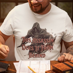 D&D Tshirt | D&D Kleidung | Dieser Assassine macht es von hinten | Dungeons and Dragons Shirt | Geschenk für Sie & Ihn | BC-5001 | 2Kaufmann
