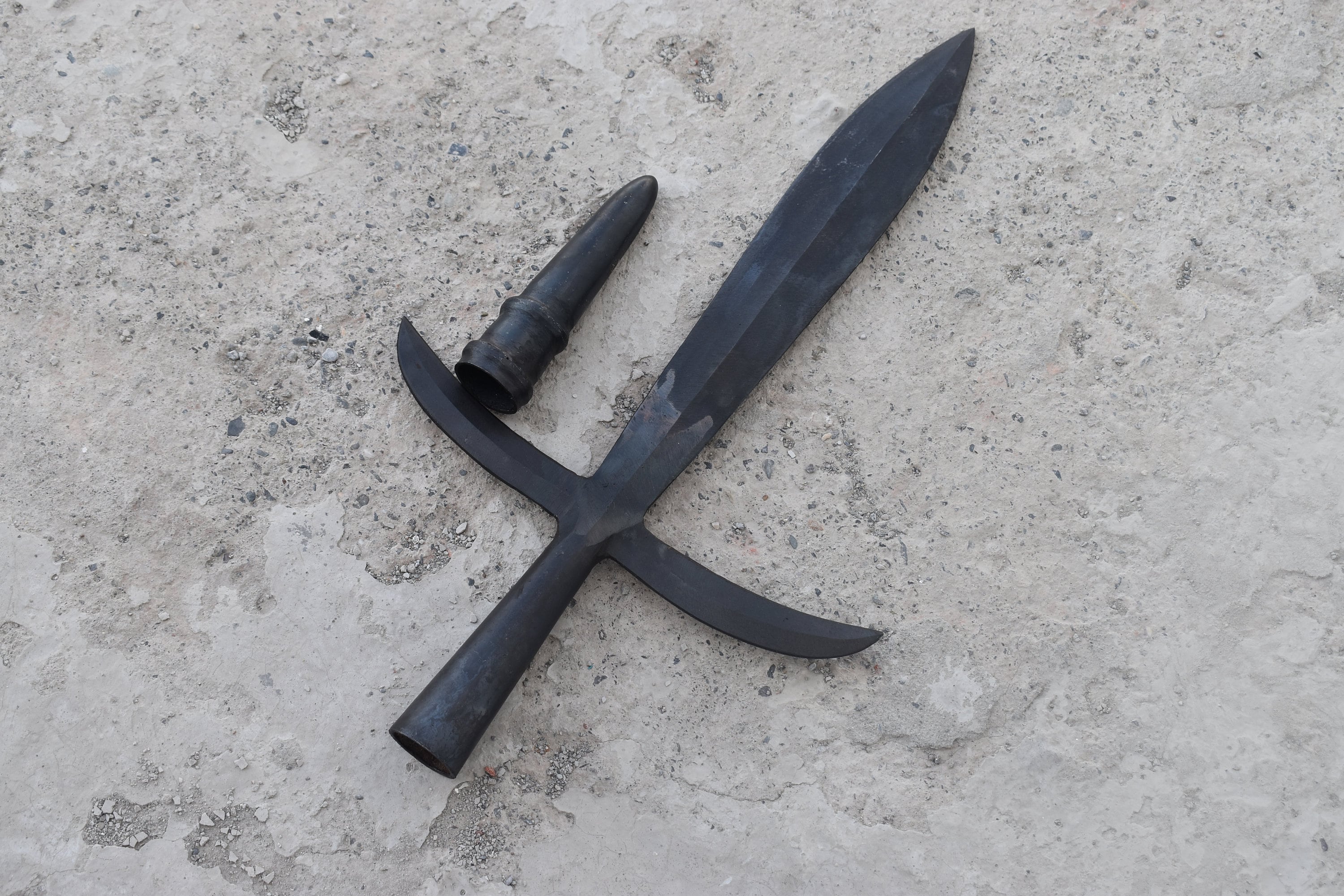 装飾的な日本の十文字槍のレプリカ（バットキャップ付き） - 手鍛造の