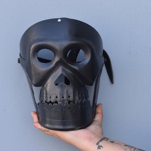 Mittelalterlicher Rüstungs-Schädel-Helm Schwarzer Gesichts-Helm Demonic Rüstungs-Helm Voll tragbarer Schaukampf-Helm. Bestes Geschenk für Männer / Frauen.