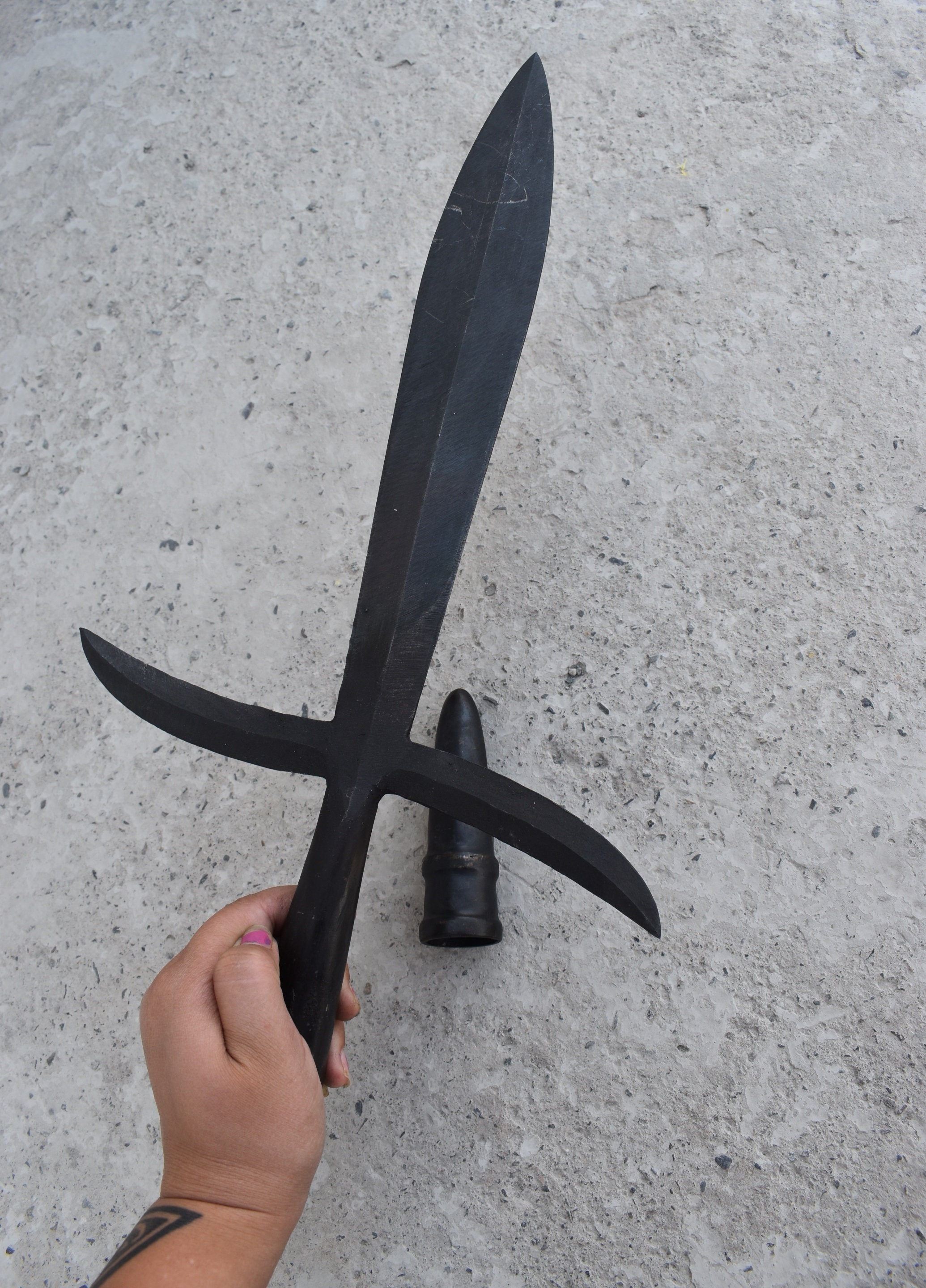 Pointe de lance viking forgée à la main avec ailettes, semi-aiguisée