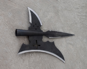 Dekorative, handgeschmiedete Mittelalter-Hellebarte im Stil des 18.Jahrhunderts, für Sammler und Cosplayer