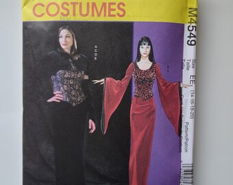 Può includere: Modello di cucito McCall's Costumes per un costume con design nero e rosso. Il numero del modello è M4549 e la taglia è EE (14-16-18-20).