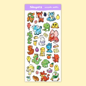 Puede incluir: Una hoja de pegatinas con varias criaturas de dibujos animados coloridas y alimentos. La hoja tiene un encabezado morado con el texto "Neopets sticker sheet". Las pegatinas incluyen una variedad de animales, frutas y otros diseños caprichosos.
