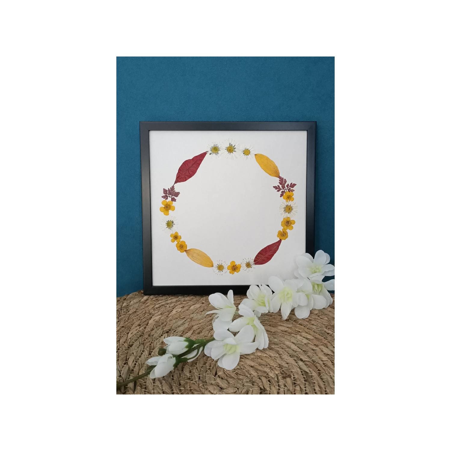 Herbier de Fleurs Séchées et Pressées Renoncules, Tournesols, Pâquerettes, Feuilles Rouges.