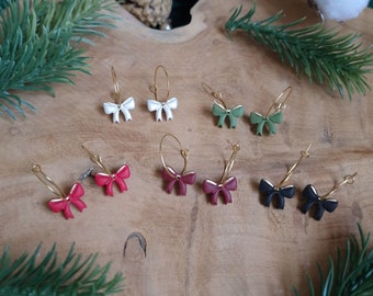 Boucles d'oreilles en forme de nœuds, rubans de Noël en pâte polymère - Fait main