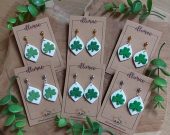 Green clover earrings and textured white backgrounds in polymer clay - Handmade