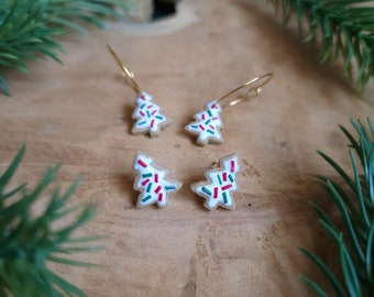 Boucles d'oreilles en forme de biscuits sapins de Noël en pâte polymère - Fait main
