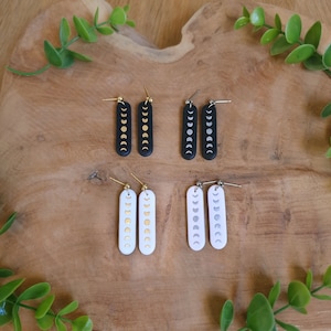Boucles d'oreilles phases de la lune, plusieurs coloris, en pâte polymère - Fait main