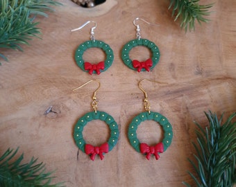 Christmas wreath earrings, pearls and red bow in polymer clay - Handmade