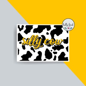 Carte postale d'impression de vache | Carte postale de typographie | Impression amusante | Art heureux | Carte Postale Slogan - Silly Cow