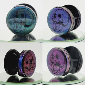 Color Shift Gothic Anatomical Screaming Skull Phone Grip or Badge Reel: Epoxy Resin Color Shift Gothic Skull Phone Holder or ID Holder