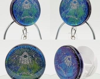 Color Shift Mystical Oracle Phone Grip o Carrete de insignia retráctil: Soporte de teléfono Mystical Planchette o soporte de identificación