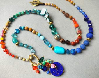 Collier con perline multicolore lungo arcobaleno, collana di colori indiani boho in stile vintage realizzata con perline riciclate e cristalli cechi, Made in France