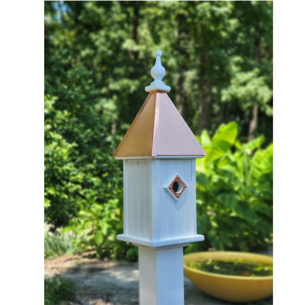 Casita para pájaros Bluebird con techo de cobre, hecha a mano, con un compartimento para anidar, protección metálica contra depredadores, resistente a la intemperie, ideal para exteriores.