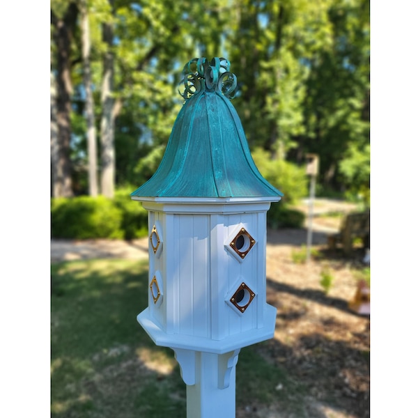 Casa para pájaros Bell Patina con techo de cobre y diseño de cobre rizado, 8 compartimentos para anidar, extragrande y resistente a la intemperie.