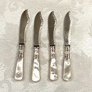 Vintage EPNS Butter Knives – Set of 4 – Faux Mother of Pearl Handles – Made in England – Silverplate Flatware