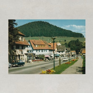 Carte postale vintage Baiersbronn Schwarzwald Luftkurort Und Wintersportplatz Bahnhofstrasse Bade-Wurtemberg, Allemagne des années 1960, parfait état