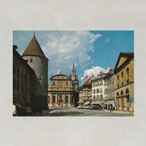 Anos 1960 Yverdon Le Château Et La Place Pestalozzi Lago Neuchâtel Kanton Vaud Suíça Cartão postal vintage não escrito Condição de hortelã