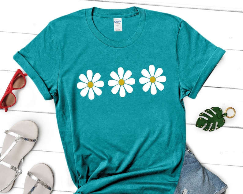 Three Daisy Shirt Spring Shirt Floral Shirt Flower Tee Comfy Shirt Summer Shirt Soft Graphic Tee for Women Daisies Flower Shirt
