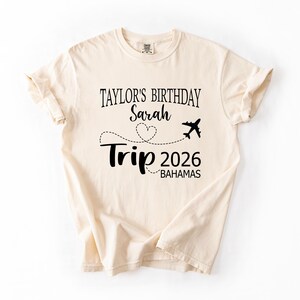 Camiseta Comfort Colors® personalizada para viaje de cumpleaños 2026, camiseta personalizada con nombre, año y lugar, conjunto a juego para grupos.