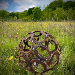 100cm & 150cm Horseshoe Sphere Ball Circle Metal Horse Shoe Rustic Rusty Love Garden Art Yard Art Present Gift Idea
