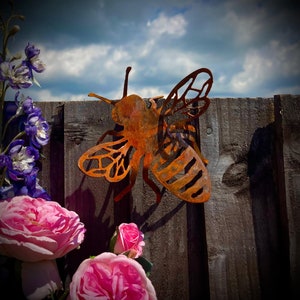 Bumble Bee Wasp Insect Buzz Wildlife Rustic Rusty Garden Art Yard Art Present Gift Idea