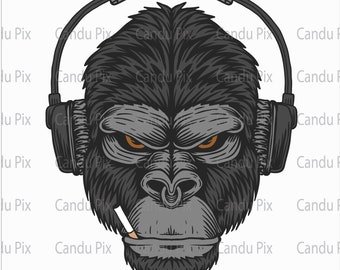 Op de afbeelding: Een zwarte en grijze gorilla met een koptelefoon op en een sigaret rookt. De gorilla heeft een serieuze uitdrukking op zijn gezicht.
