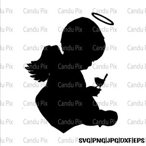 Puede incluir: Silueta negra de un ángel sosteniendo un pájaro y un palo. El ángel tiene alas y un halo. La imagen es un gráfico digital, adecuado para varios proyectos de manualidades. La esquina inferior derecha tiene las opciones de tipo de archivo: SVG, PNG, JPG, DXF y EPS.