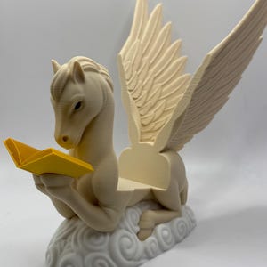 Majestic Pegasus Book Holder – Whimsical Fantasy Decor for Book Lovers