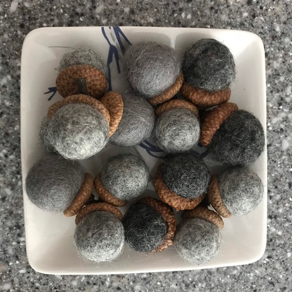 Felted acorn table decoration, felted acorn bowl filler, handmade felted gray acorns. Gray felted wool acorns