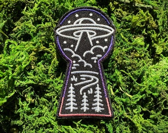 Toppa ricamata con buco della serratura UFO