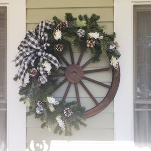 Christmas Wreath, Wagon Wheel Wreath, Pinecone Red Berries