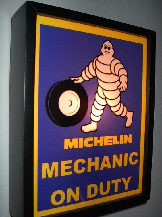 ミシュランタイヤ、ガソリンスタンド、ガレージ、メカニックバー