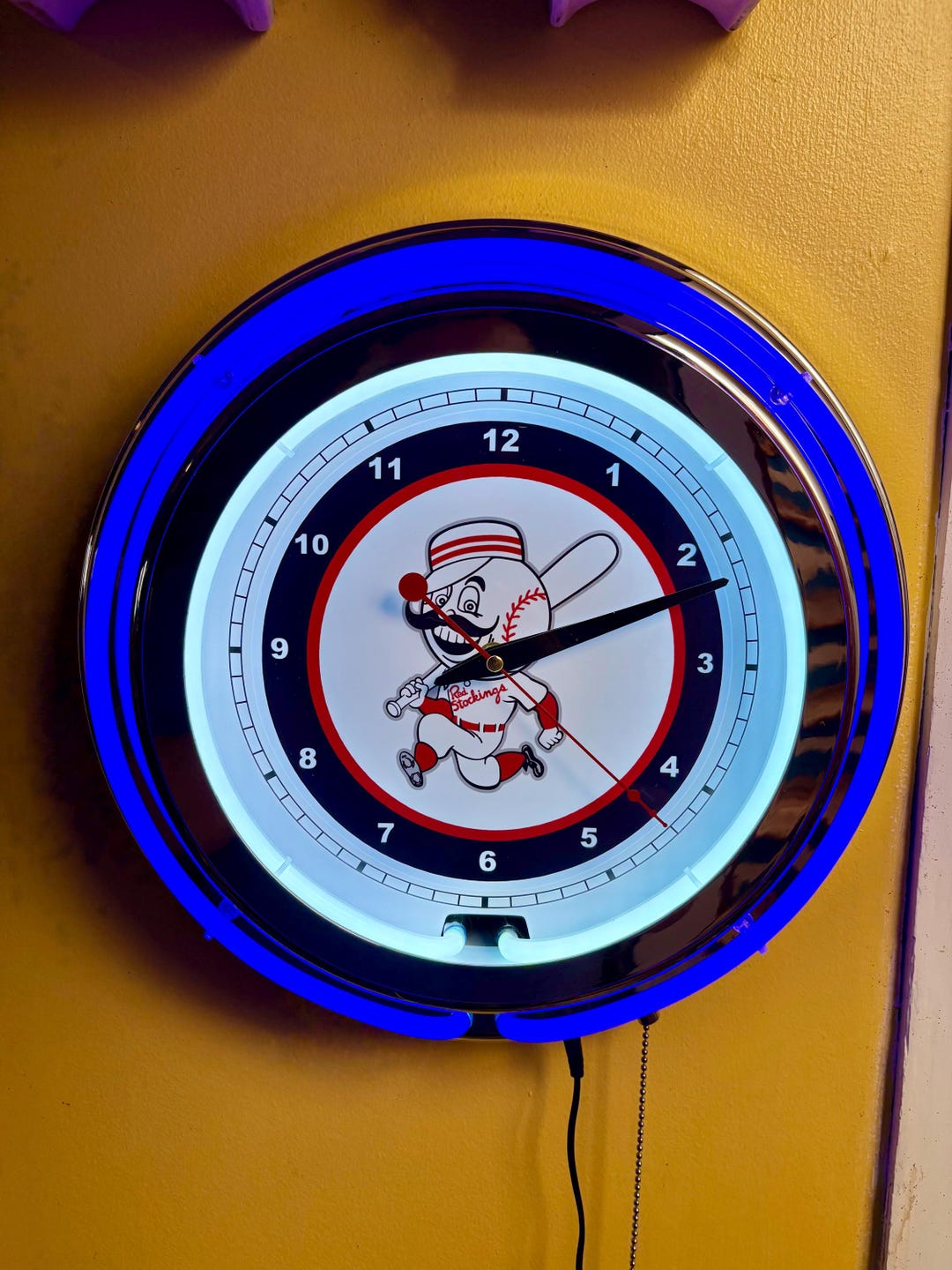Cincinnati Reds Throwback Baseball Bar BLUE Neon Wall Clock Advertising ...