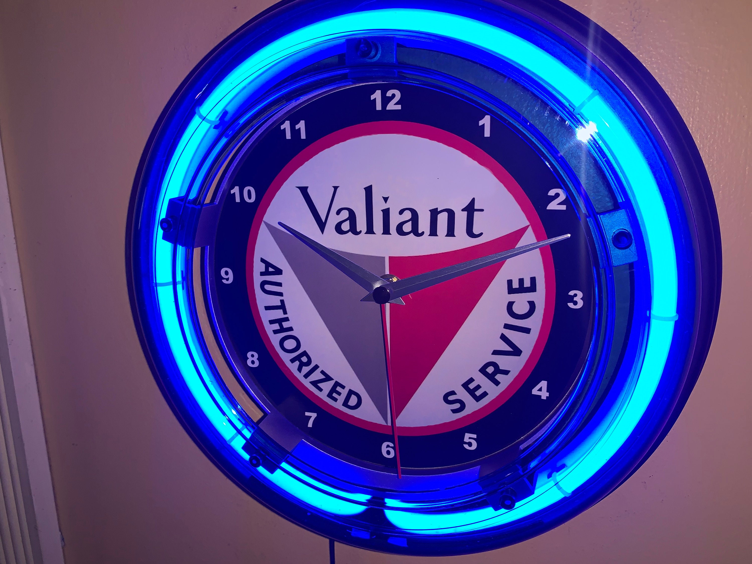 Valiant Motors Auto Garage Mechanic Man Cave Bar Retro Neon Wall Clock Advertising Sign