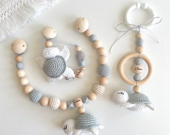 SET Kinderwagenkette Schnullerkette Namen Schildkröte Holz Natur Baby  Geschenk Maxicosi Mädchen Junge Creme Grau   Amigurumi Häkel