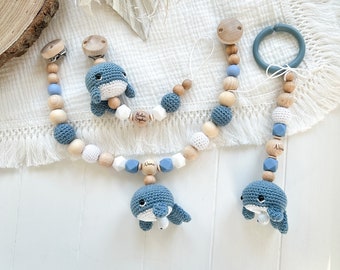 SET Kinderwagenkette Schnullerkette Namen Wal Fisch Holz Natur Baby  Geschenk Maxicosi Mädchen Junge Creme blau Amigurumi Häkel