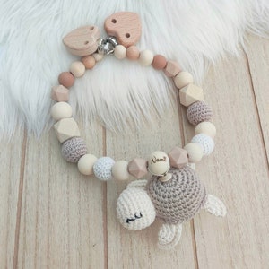 Kinderwagenkette Schnullerkette mit Namen Schildkröte Holz Natur Baby Geschenk Maxicosi Mädchen Junge Creme bast Amigurumi Häkel image 5