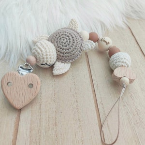 Kinderwagenkette Schnullerkette mit Namen Schildkröte Holz Natur Baby Geschenk Maxicosi Mädchen Junge Creme bast Amigurumi Häkel image 2