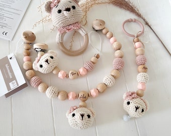 SET Kinderwagenkette Schnullerkette Häkel Bär Mädchen Rassel  Silikon Holz Natur Baby Bärchen Amigurumi Häkeltier creme rosa Geburt Gravur