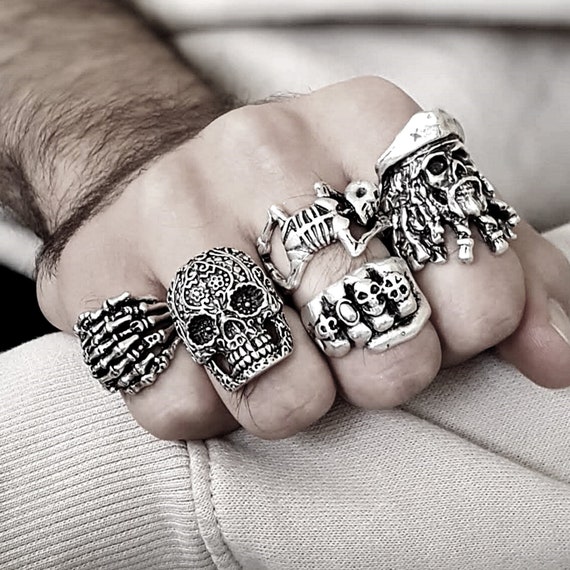 Adjustable skull ring deals
