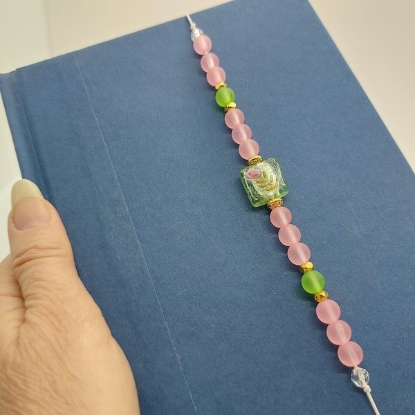 Bookmark with pink and green beads, beaded bookmark, elastic bookmark, pink and green bookmark, book lover gift under 15 dollars