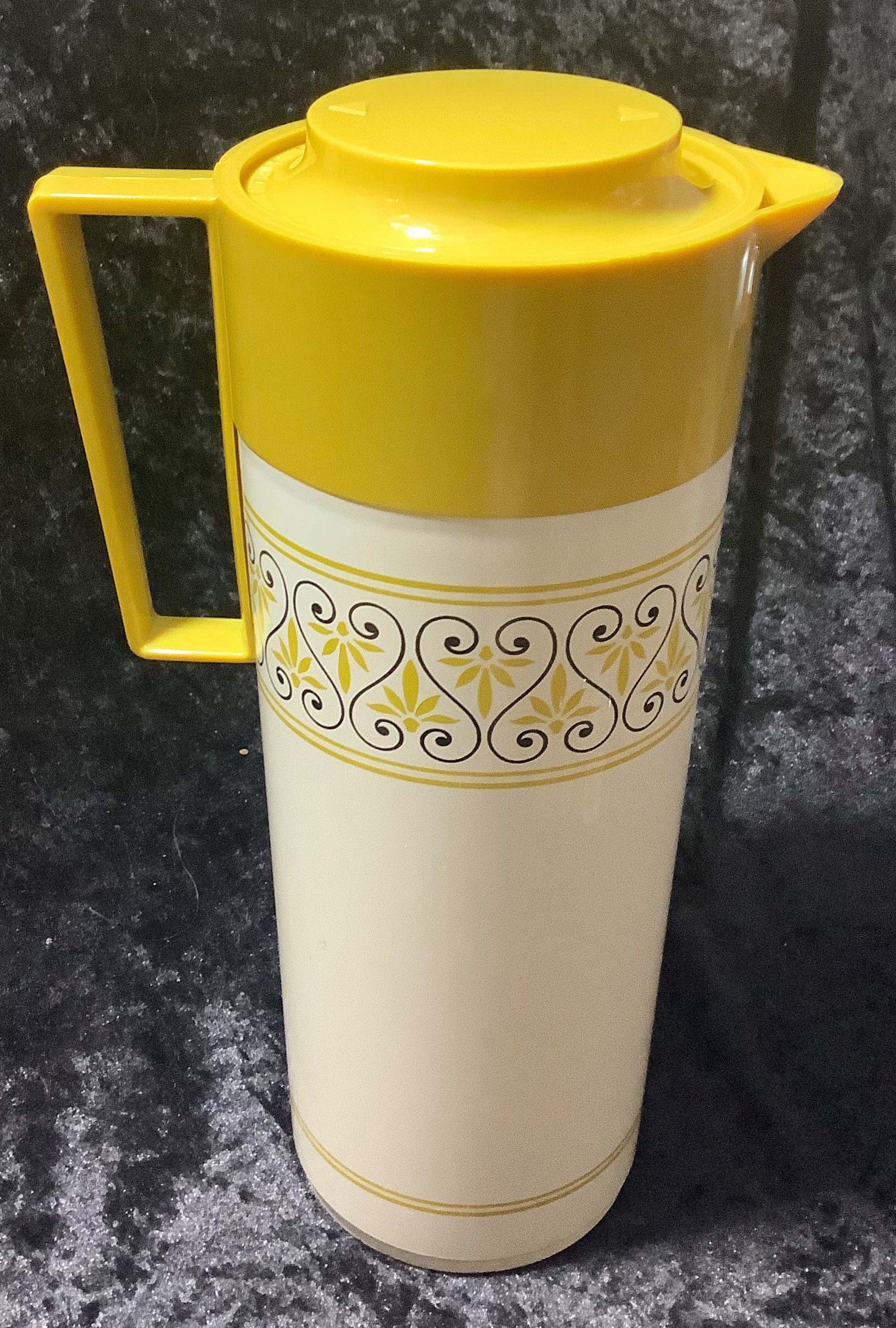 Aladdin's Beverage Butler Vacuum Pitcher. Mid Century Wedgewood Blue Hot /  Cold Vacuum 32 Ounce Thermos Bottle Pitcher 