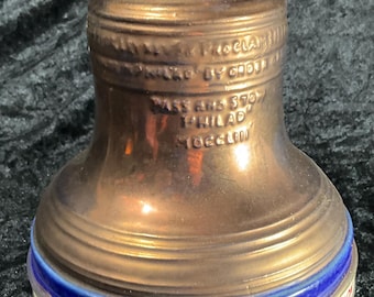 Karafka do whisky Old Mr. Boston Liberty Bell z rocznika 1976, dwusetna rocznica